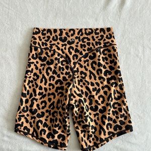 Balance Athletica THE ASCEND SHORT in King Cheetah rider